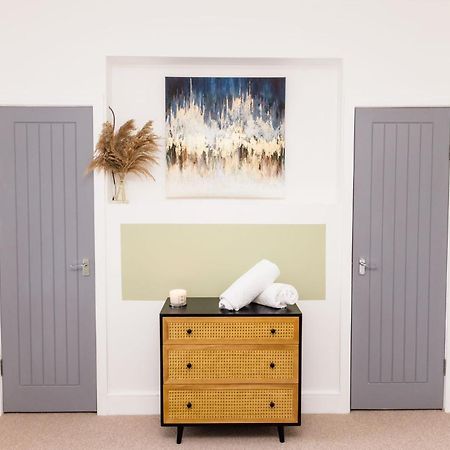 Muriel Retreat - Central Location - Free Parking, Fast Wifi, Smarttv With Netflix By Yoko Property Villa Redcar Esterno foto