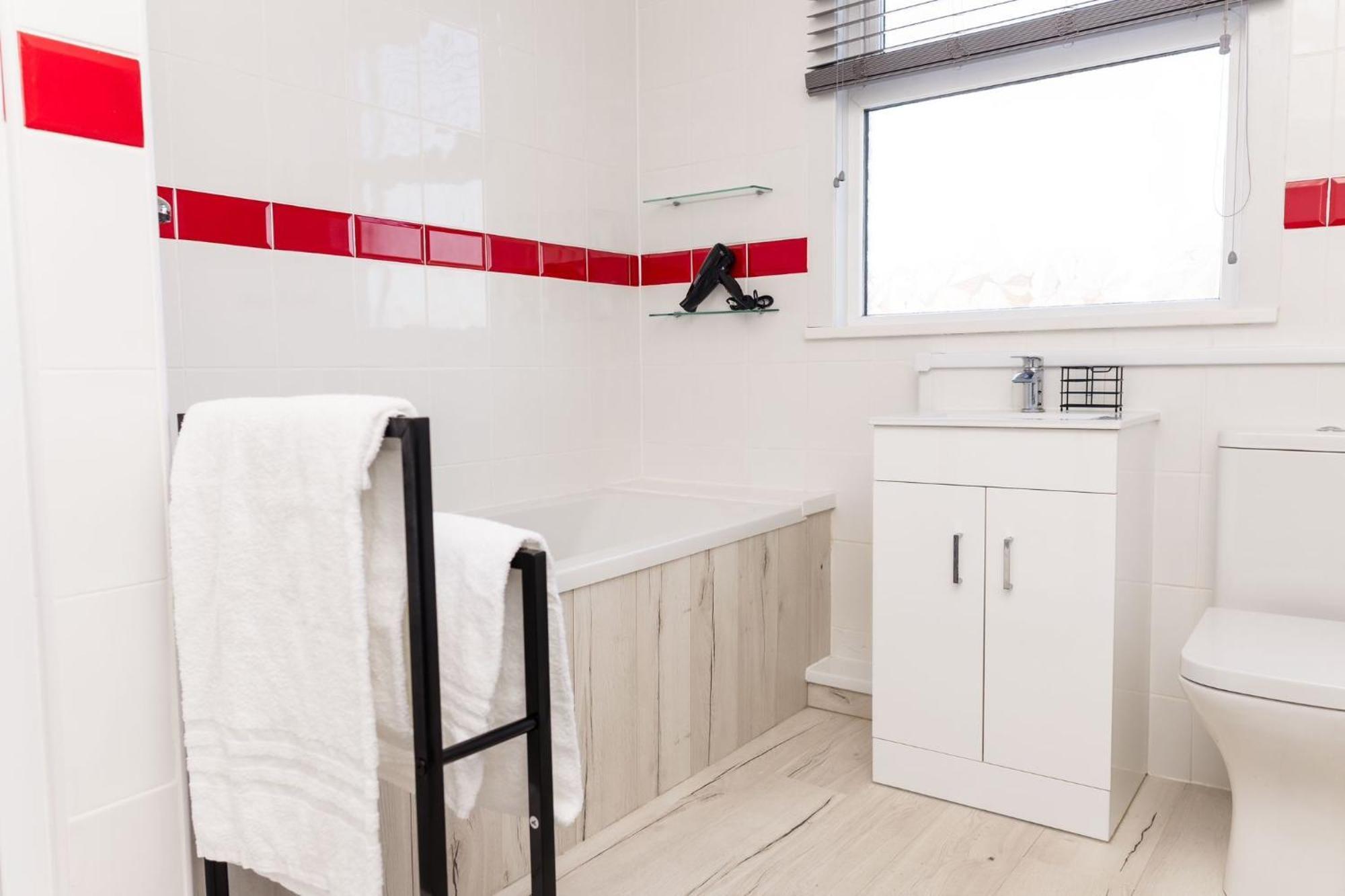 Muriel Retreat - Central Location - Free Parking, Fast Wifi, Smarttv With Netflix By Yoko Property Villa Redcar Esterno foto